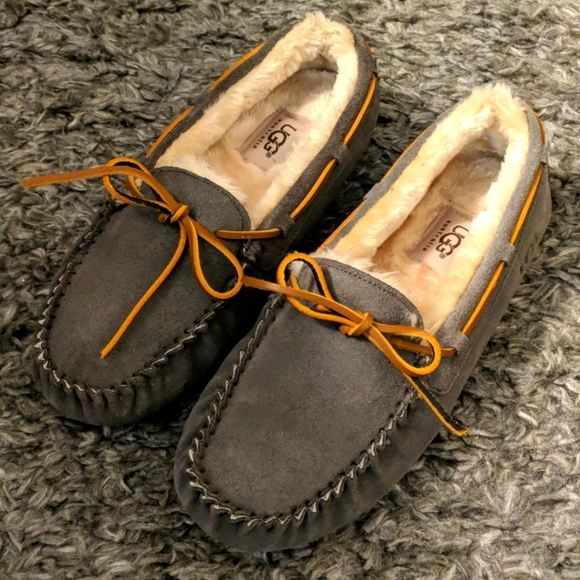 UGG Shoes - UGG DAKOTA moccasins